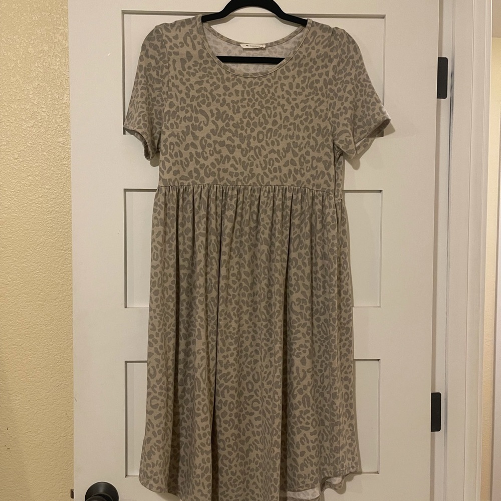 Bombom leopard print dress. Stretchy and comfy!